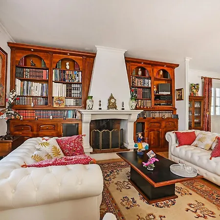 4 Bedroom Gorgeous In Saint-julien-les-rosie *