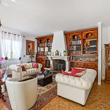 4 Bedroom Gorgeous In Saint-julien-les-rosie * Saint Julien Les Rosiers