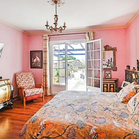 4 Bedroom Gorgeous In Saint-julien-les-rosie