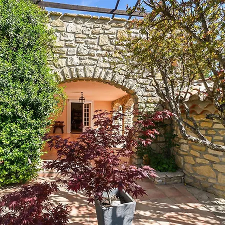 Cozy In Saint-julien-les-rosie * Saint Julien Les Rosiers
