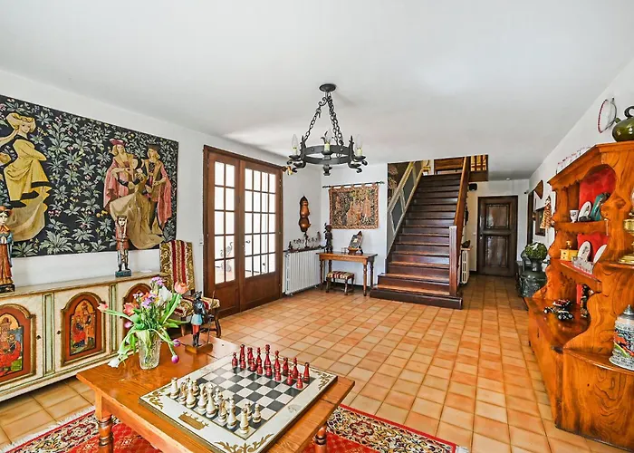 Lovely In Saint-julien-les-rosie Casa de Férias
