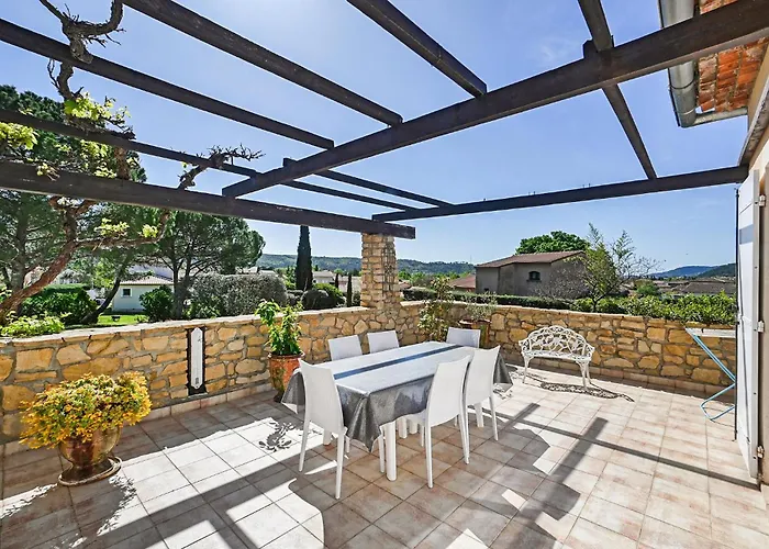 Lovely In Saint-julien-les-rosie Casa de Férias *